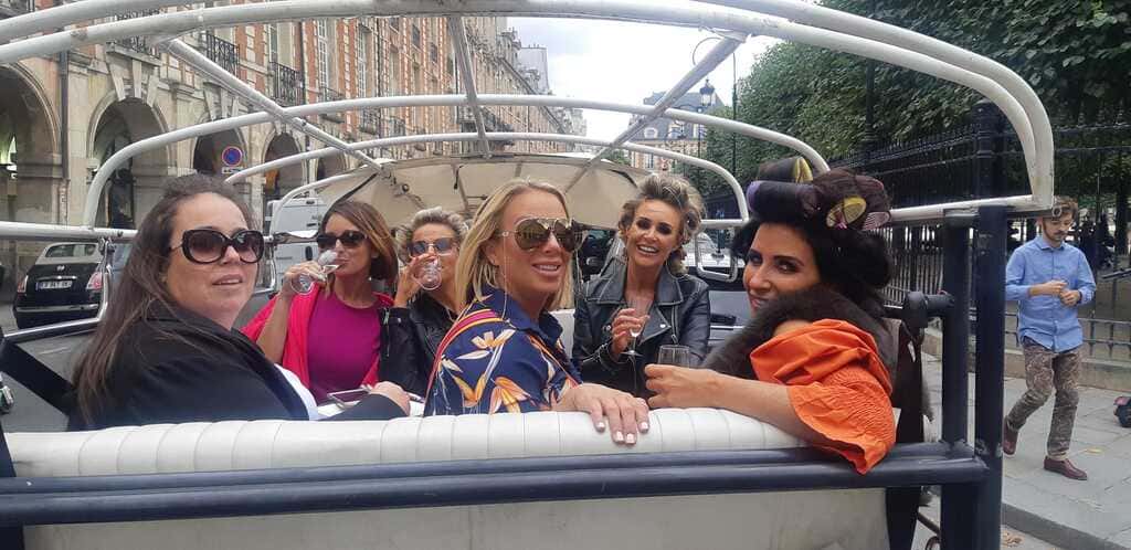 Transport en tuktuk à Paris - carte de Paris stylisée